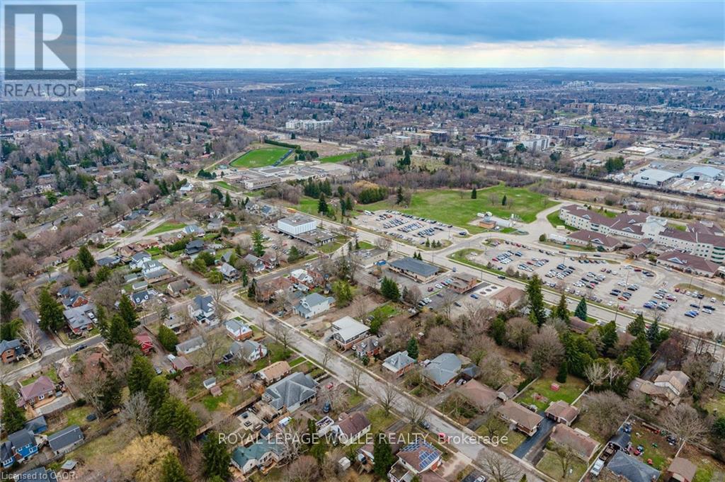 












37 EDGEHILL DRIVE

,
Guelph,




Ontario
N1H5E3

