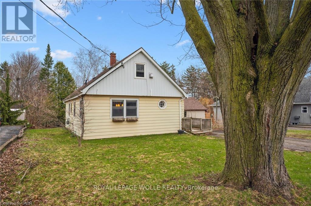 












37 EDGEHILL DRIVE

,
Guelph,




Ontario
N1H5E3

