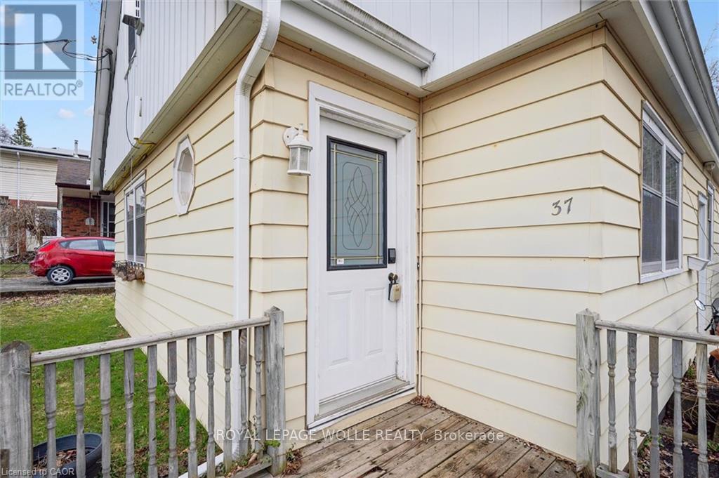 












37 EDGEHILL DRIVE

,
Guelph,




Ontario
N1H5E3

