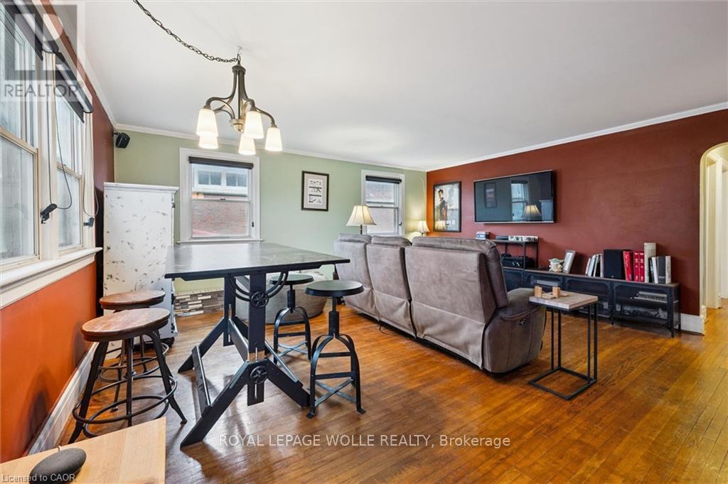 












37 EDGEHILL DRIVE

,
Guelph,




Ontario
N1H5E3

