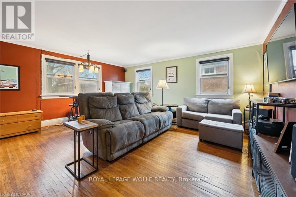 












37 EDGEHILL DRIVE

,
Guelph,




Ontario
N1H5E3

