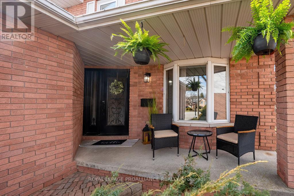 












29 SHERWOOD CRESCENT

,
Belleville (Belleville Ward),




Ontario
K8P5G2

