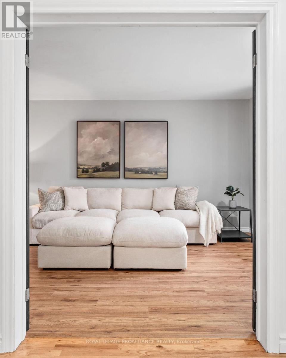 












29 SHERWOOD CRESCENT

,
Belleville (Belleville Ward),




Ontario
K8P5G2

