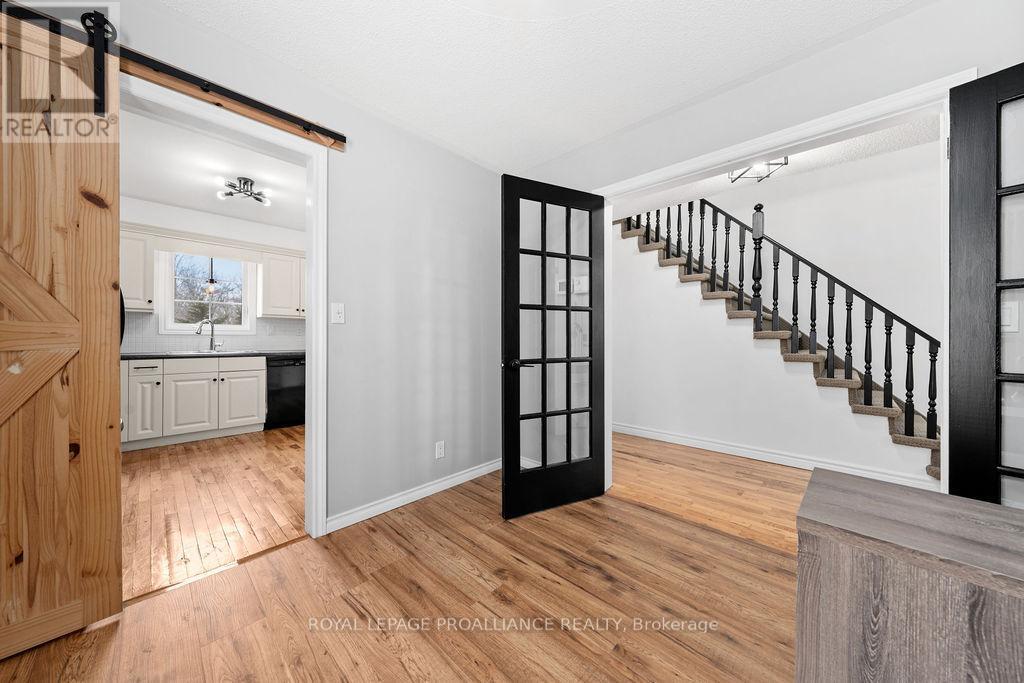 












29 SHERWOOD CRESCENT

,
Belleville (Belleville Ward),




Ontario
K8P5G2

