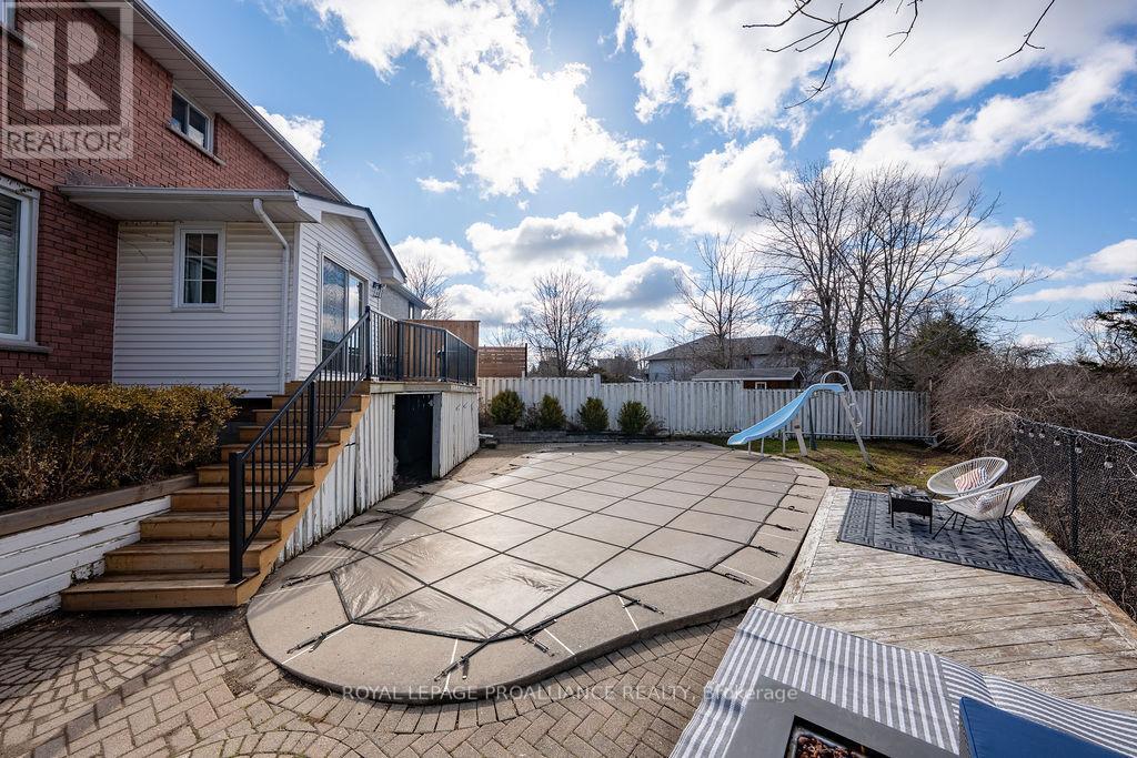 












29 SHERWOOD CRESCENT

,
Belleville (Belleville Ward),




Ontario
K8P5G2

