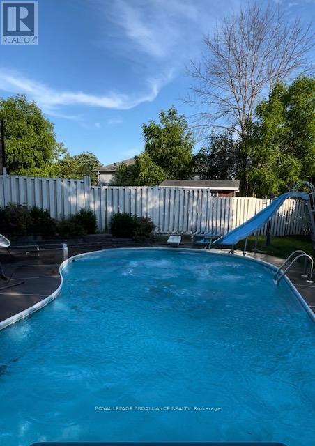












29 SHERWOOD CRESCENT

,
Belleville (Belleville Ward),




Ontario
K8P5G2

