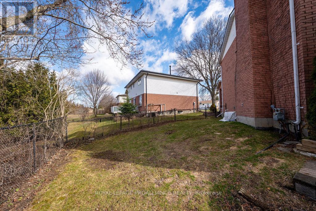 












29 SHERWOOD CRESCENT

,
Belleville (Belleville Ward),




Ontario
K8P5G2

