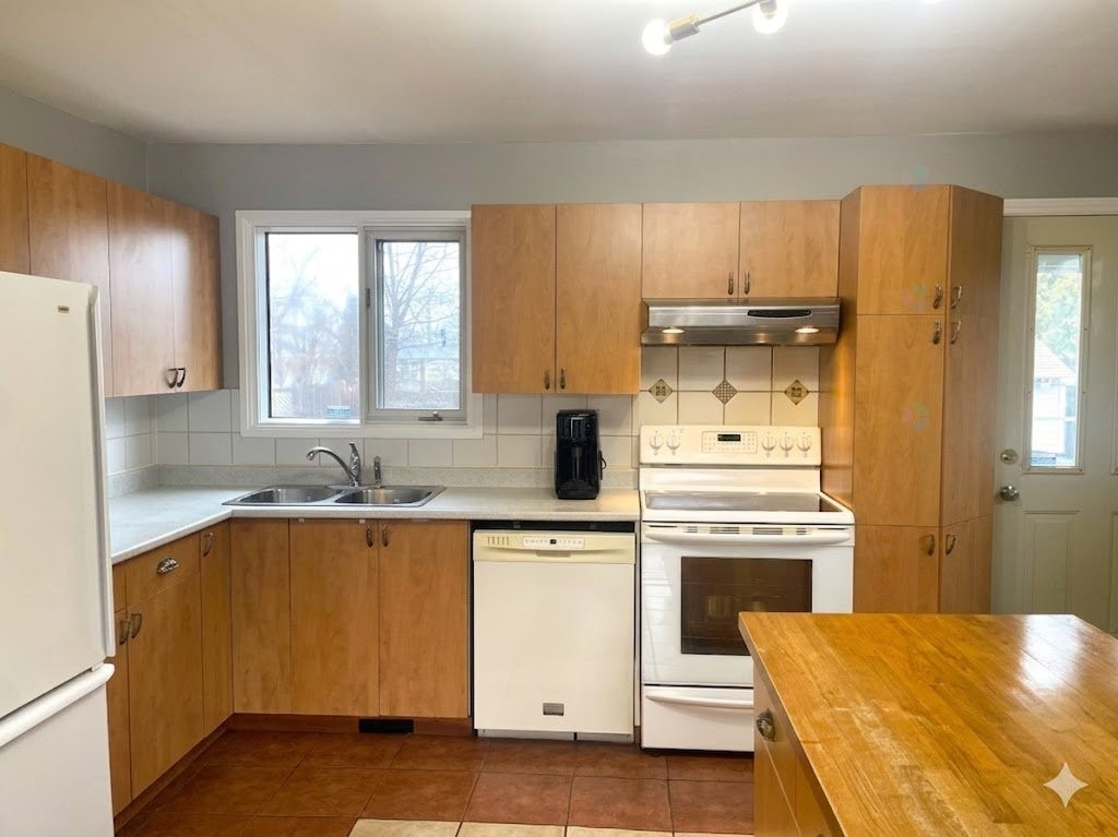 









6


Rue Ste-Yvonne

,
Gatineau (Gatineau),




QC
J8T1X5

