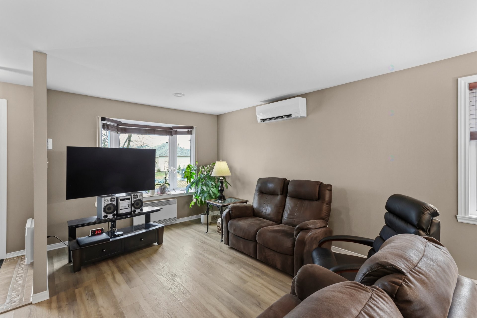 









305


Rue de la Providence

,
Sainte-Catherine,




QC
J5C2A6

