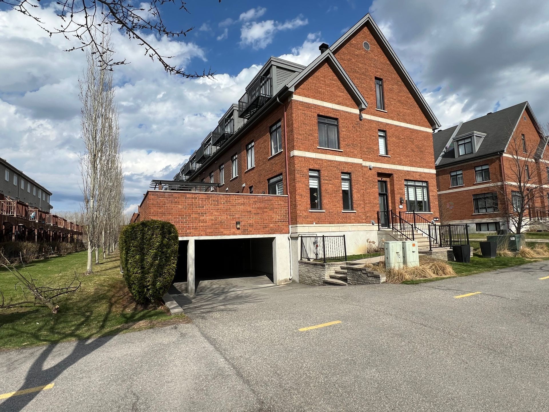 









402Z


Rue Étienne-Lavoie

,
Laval (Sainte-Dorothée),




QC
H7X0B8

