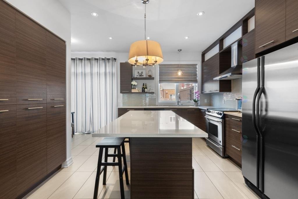 









402Z


Rue Étienne-Lavoie

,
Laval (Sainte-Dorothée),




QC
H7X0B8


