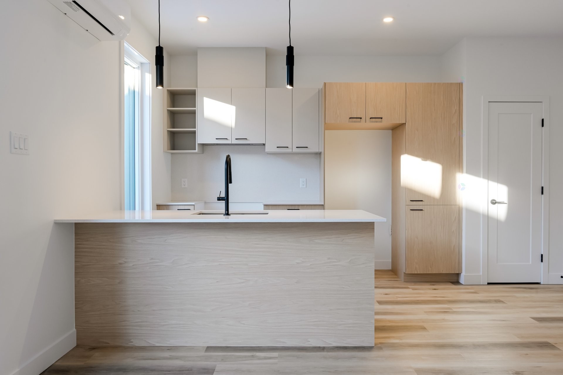 









90


Rue de l'Hibiscus

, 001,
Granby,




QC
J2H1T9


