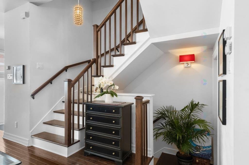 









402


Rue Étienne-Lavoie

,
Laval (Sainte-Dorothée),




QC
H7X0B8

