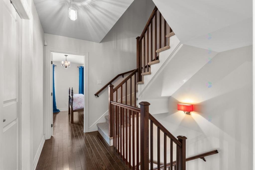 









402


Rue Étienne-Lavoie

,
Laval (Sainte-Dorothée),




QC
H7X0B8

