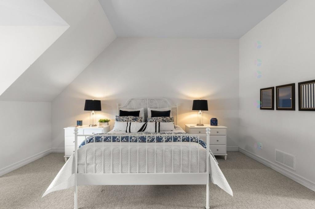 









402


Rue Étienne-Lavoie

,
Laval (Sainte-Dorothée),




QC
H7X0B8

