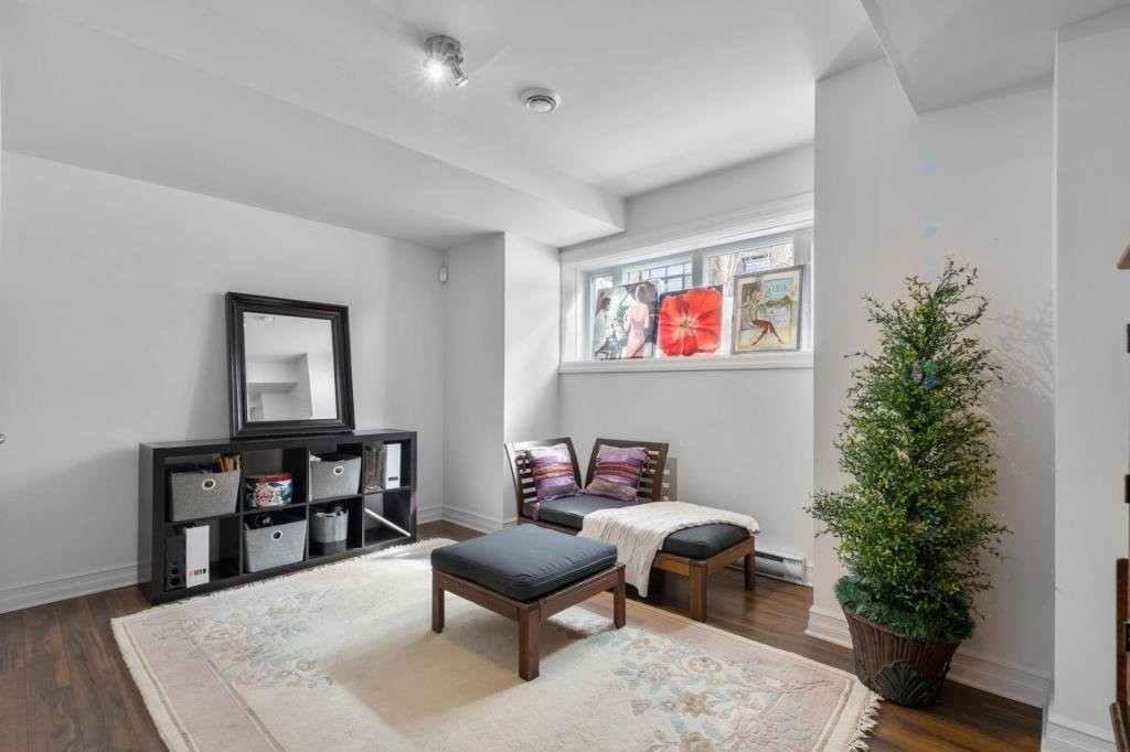 









402


Rue Étienne-Lavoie

,
Laval (Sainte-Dorothée),




QC
H7X0B8

