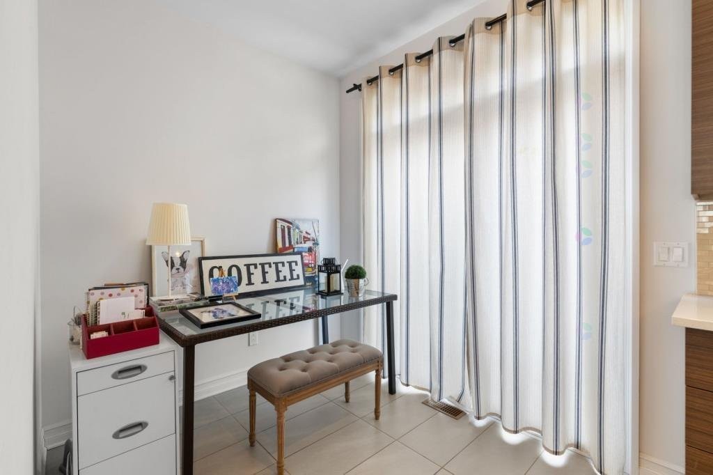 









402


Rue Étienne-Lavoie

,
Laval (Sainte-Dorothée),




QC
H7X0B8

