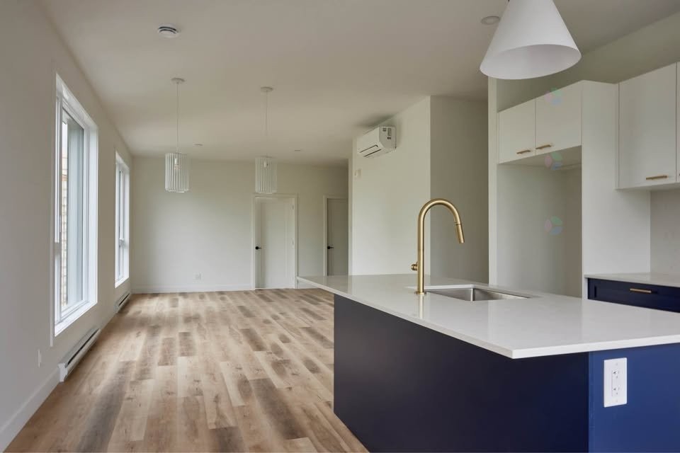 









100


Rue de l'Hibiscus

, 202,
Granby,




QC
J2H1T9

