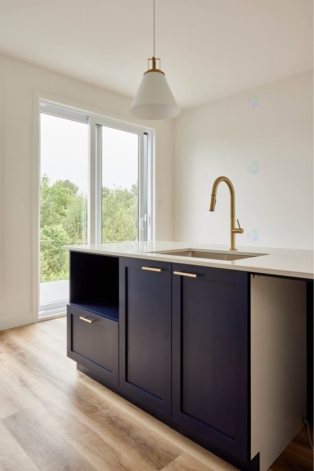 









100


Rue de l'Hibiscus

, 202,
Granby,




QC
J2H1T9

