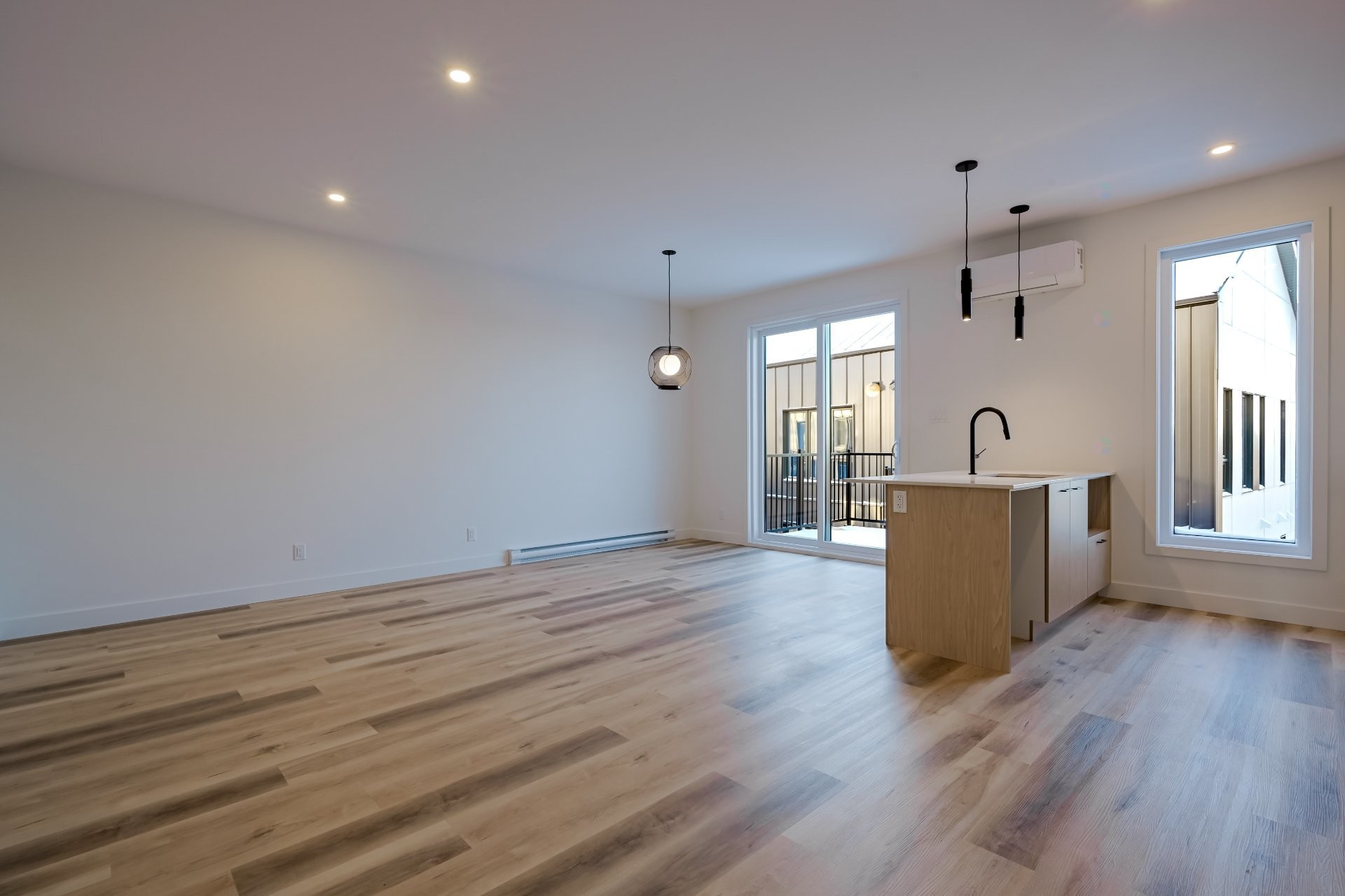 









28


Rue de l'Hibiscus

,
Granby,




QC
J2H1T9

