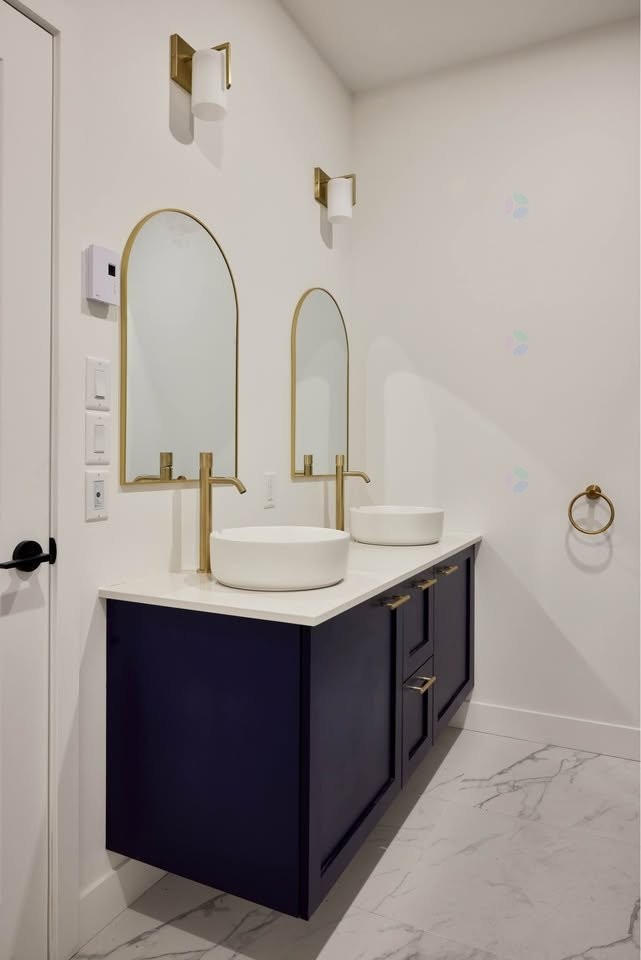 









100


Rue de l'Hibiscus

, 302,
Granby,




QC
J2H1T9

