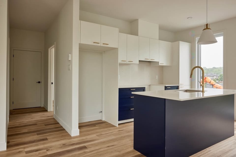 









100


Rue de l'Hibiscus

, 302,
Granby,




QC
J2H1T9

