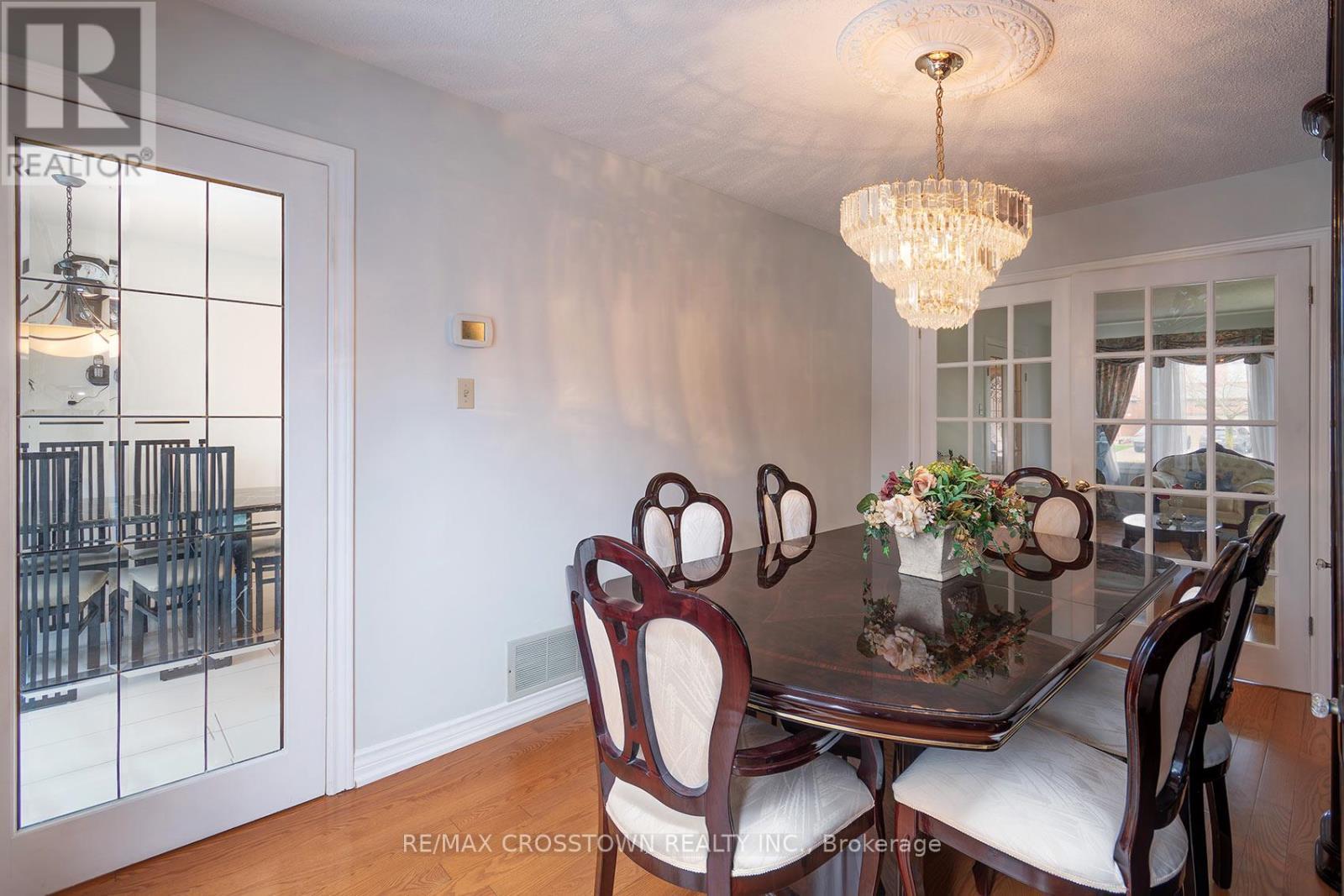 












119 FIELDGATE DRIVE

,
Vaughan,




Ontario
L6A1K5

