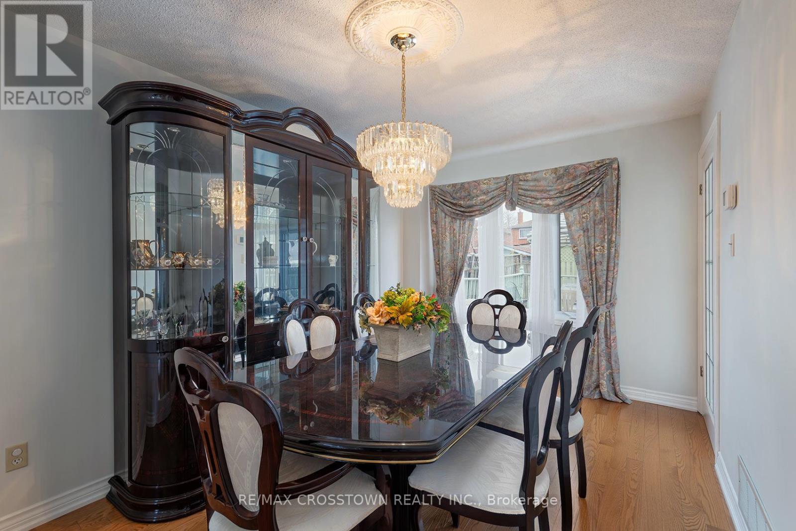 












119 FIELDGATE DRIVE

,
Vaughan,




Ontario
L6A1K5

