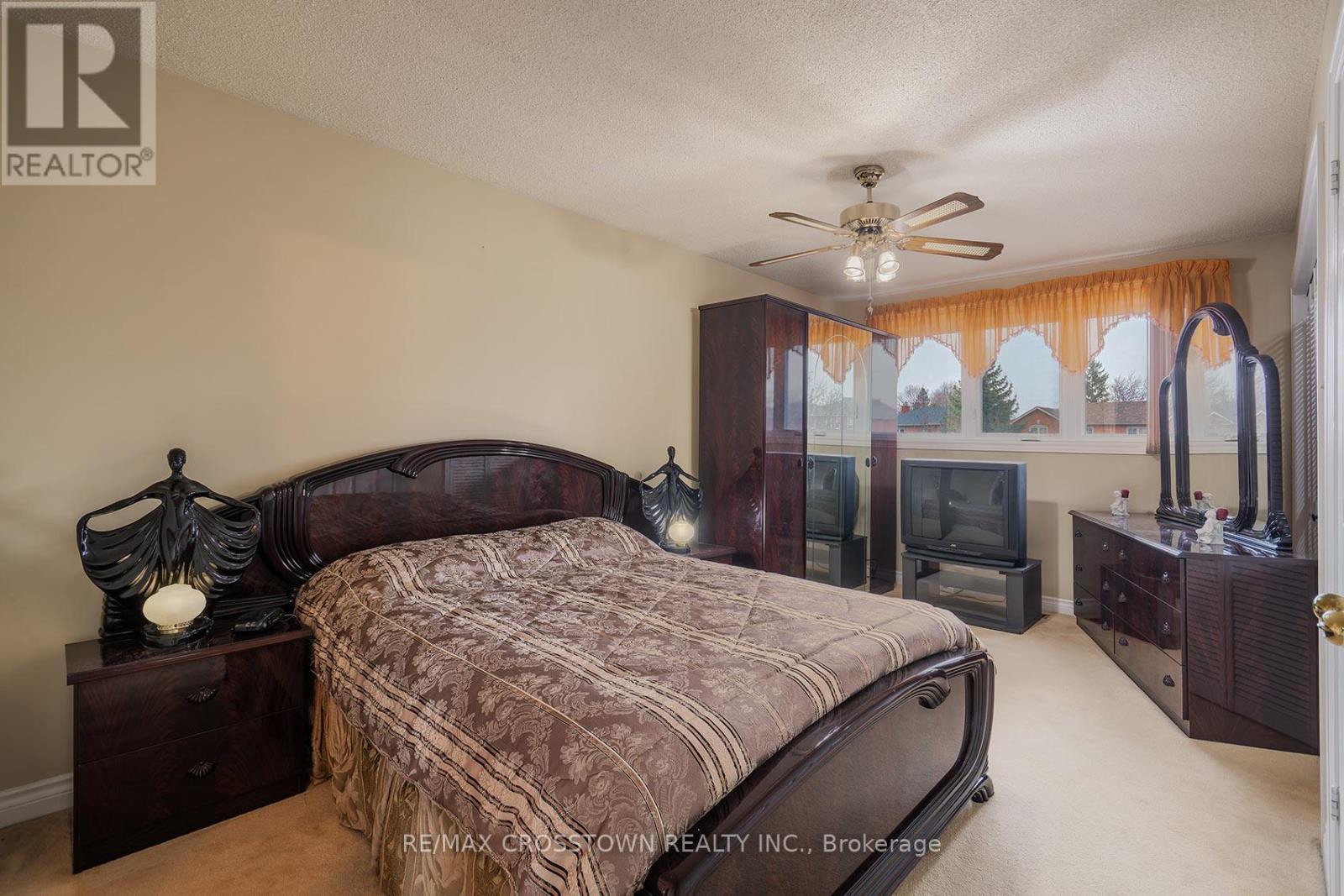 












119 FIELDGATE DRIVE

,
Vaughan,




Ontario
L6A1K5

