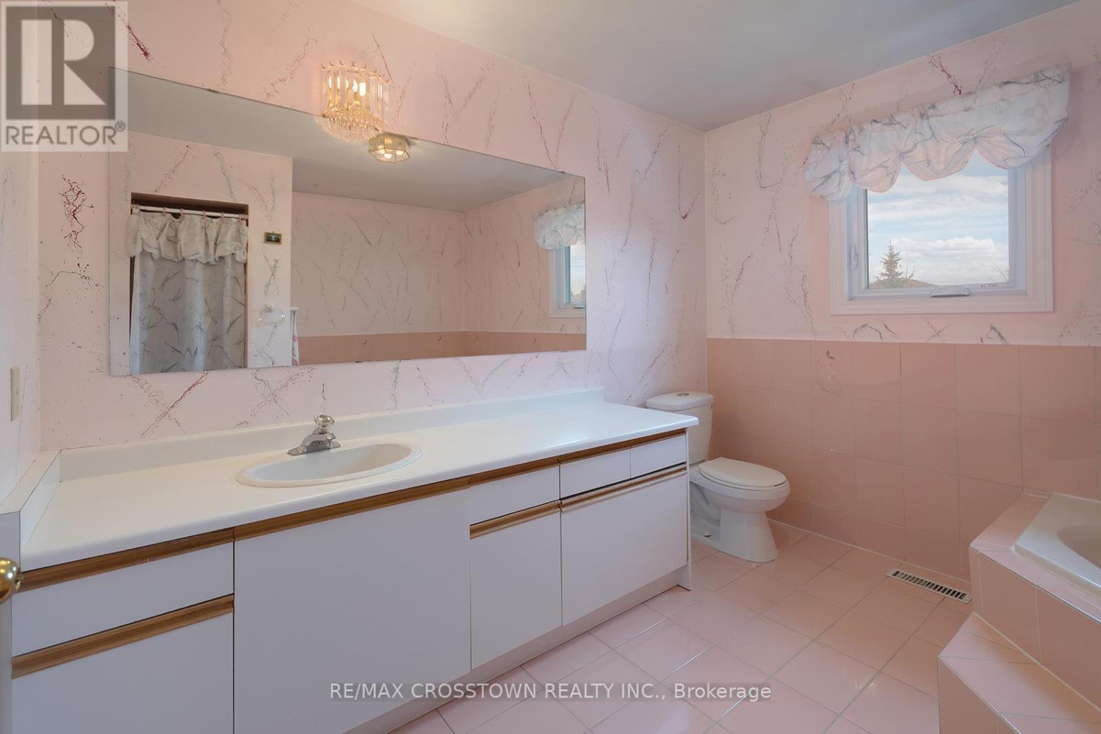 












119 FIELDGATE DRIVE

,
Vaughan,




Ontario
L6A1K5

