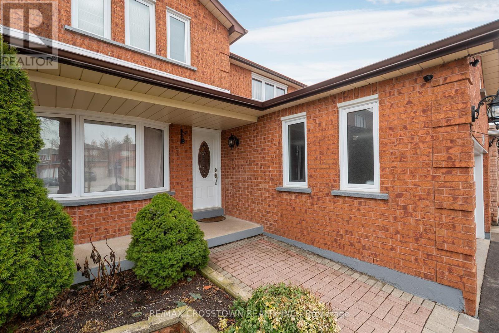 












119 FIELDGATE DRIVE

,
Vaughan,




Ontario
L6A1K5

