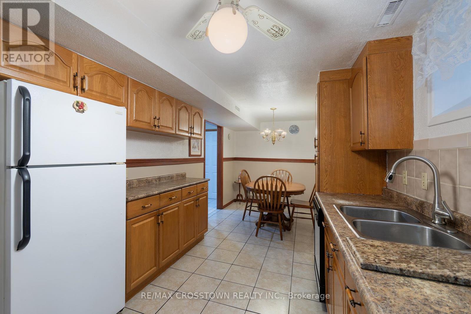 












119 FIELDGATE DRIVE

,
Vaughan,




Ontario
L6A1K5

