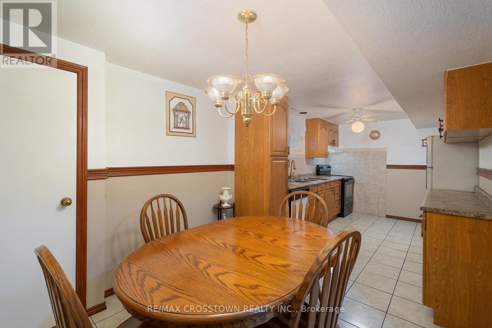 












119 FIELDGATE DRIVE

,
Vaughan,




Ontario
L6A1K5

