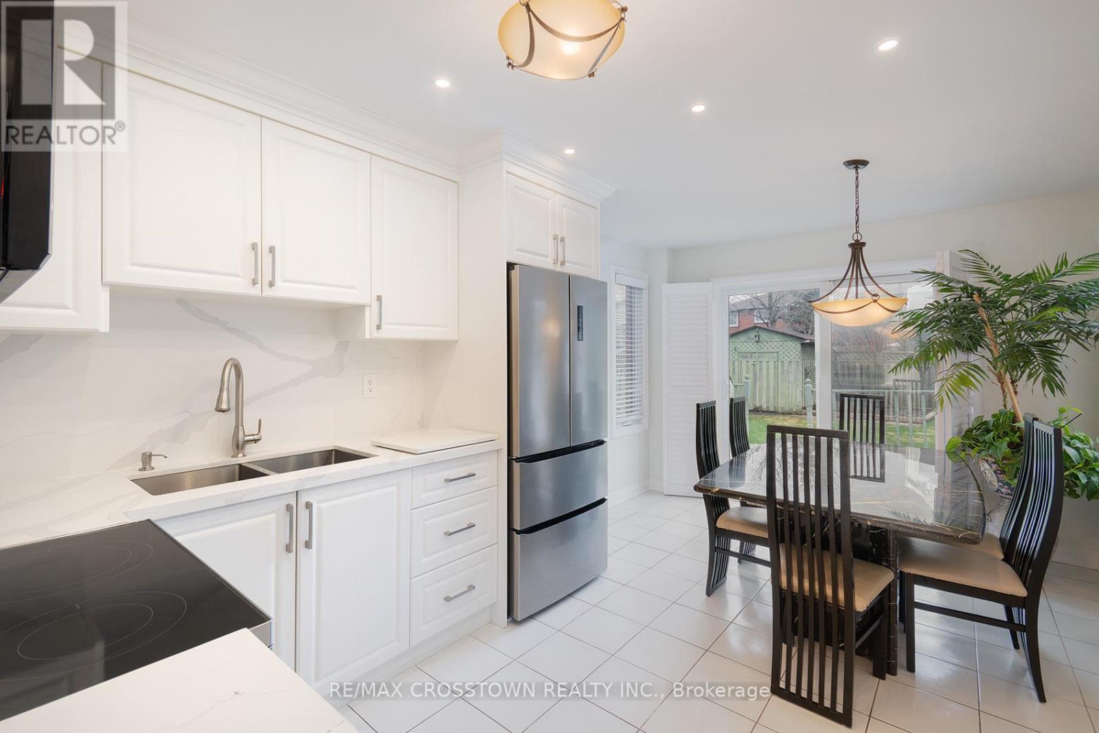 












119 FIELDGATE DRIVE

,
Vaughan,




Ontario
L6A1K5

