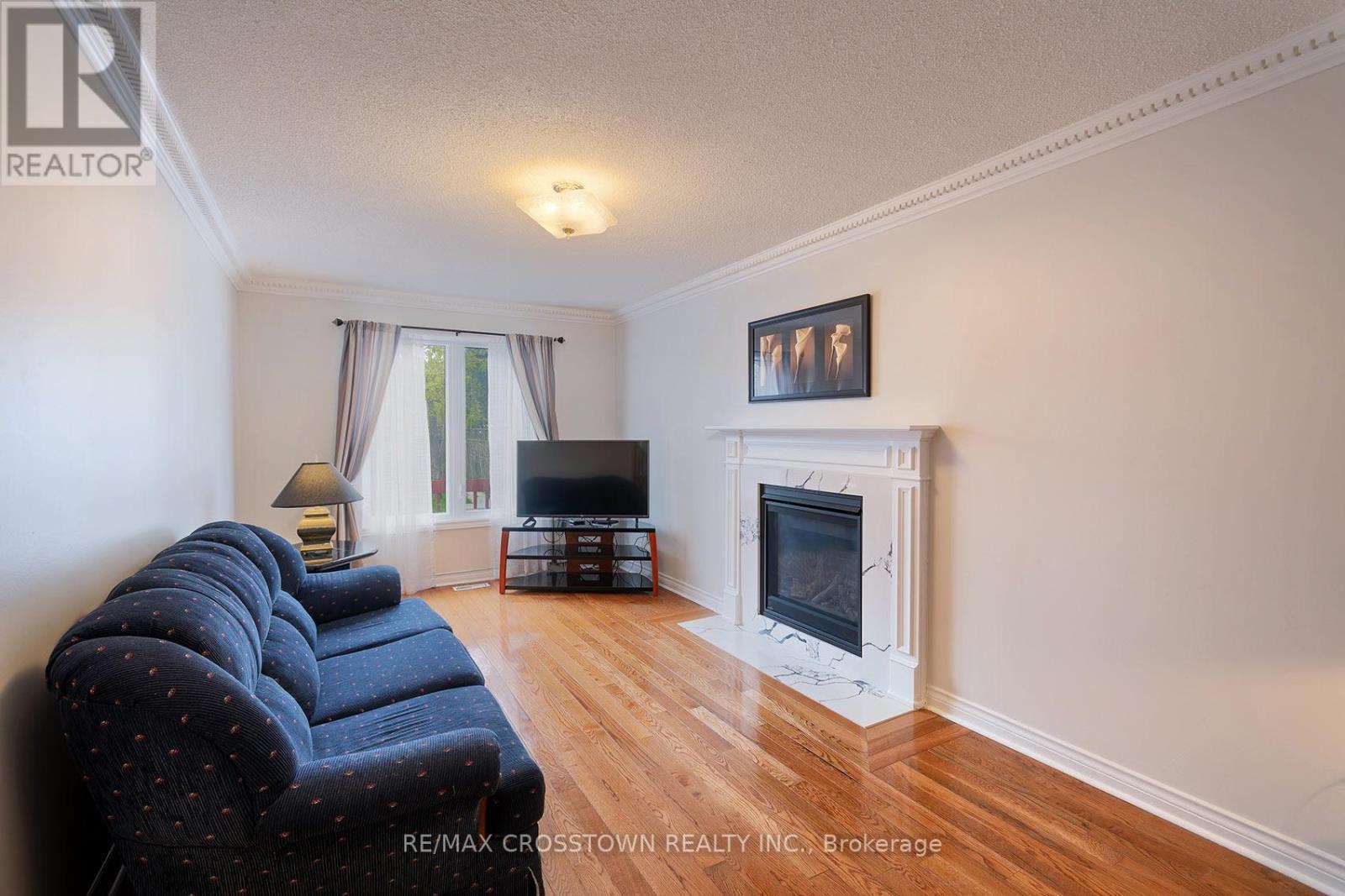 












119 FIELDGATE DRIVE

,
Vaughan,




Ontario
L6A1K5

