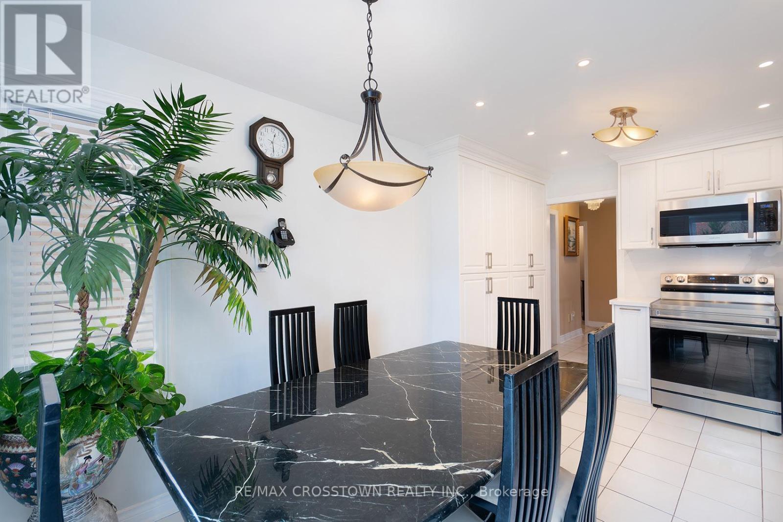 












119 FIELDGATE DRIVE

,
Vaughan,




Ontario
L6A1K5

