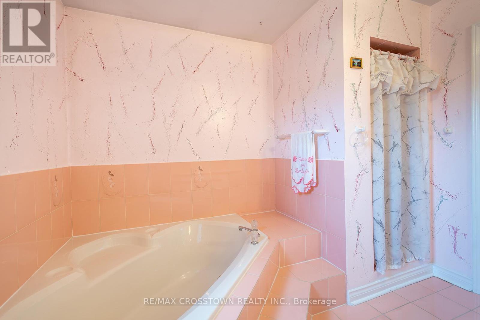 












119 FIELDGATE DRIVE

,
Vaughan,




Ontario
L6A1K5

