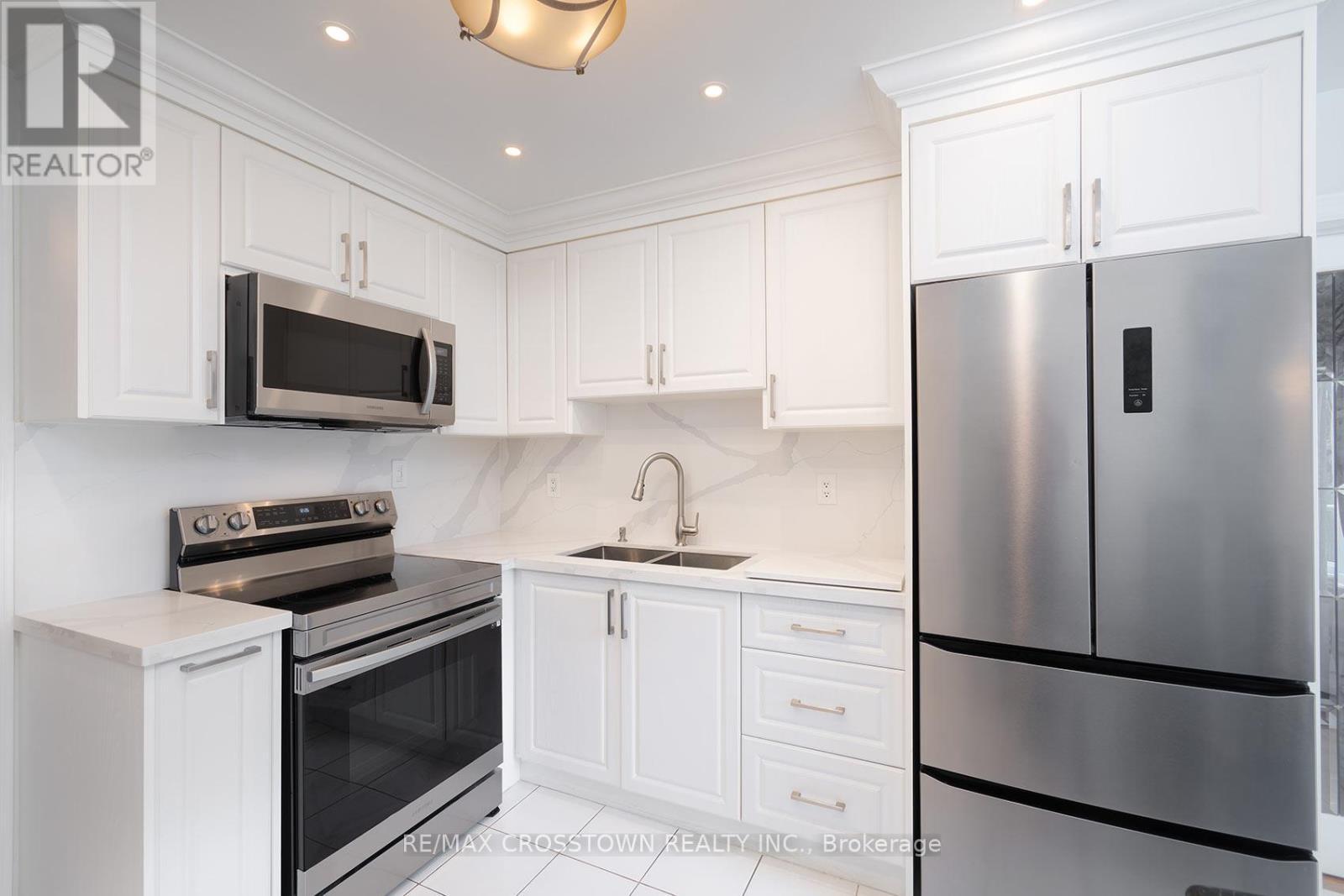 












119 FIELDGATE DRIVE

,
Vaughan,




Ontario
L6A1K5

