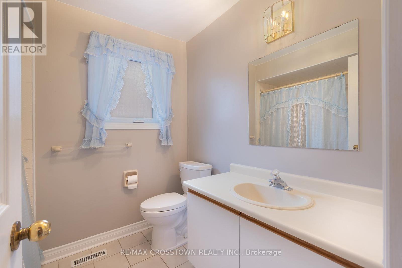 












119 FIELDGATE DRIVE

,
Vaughan,




Ontario
L6A1K5

