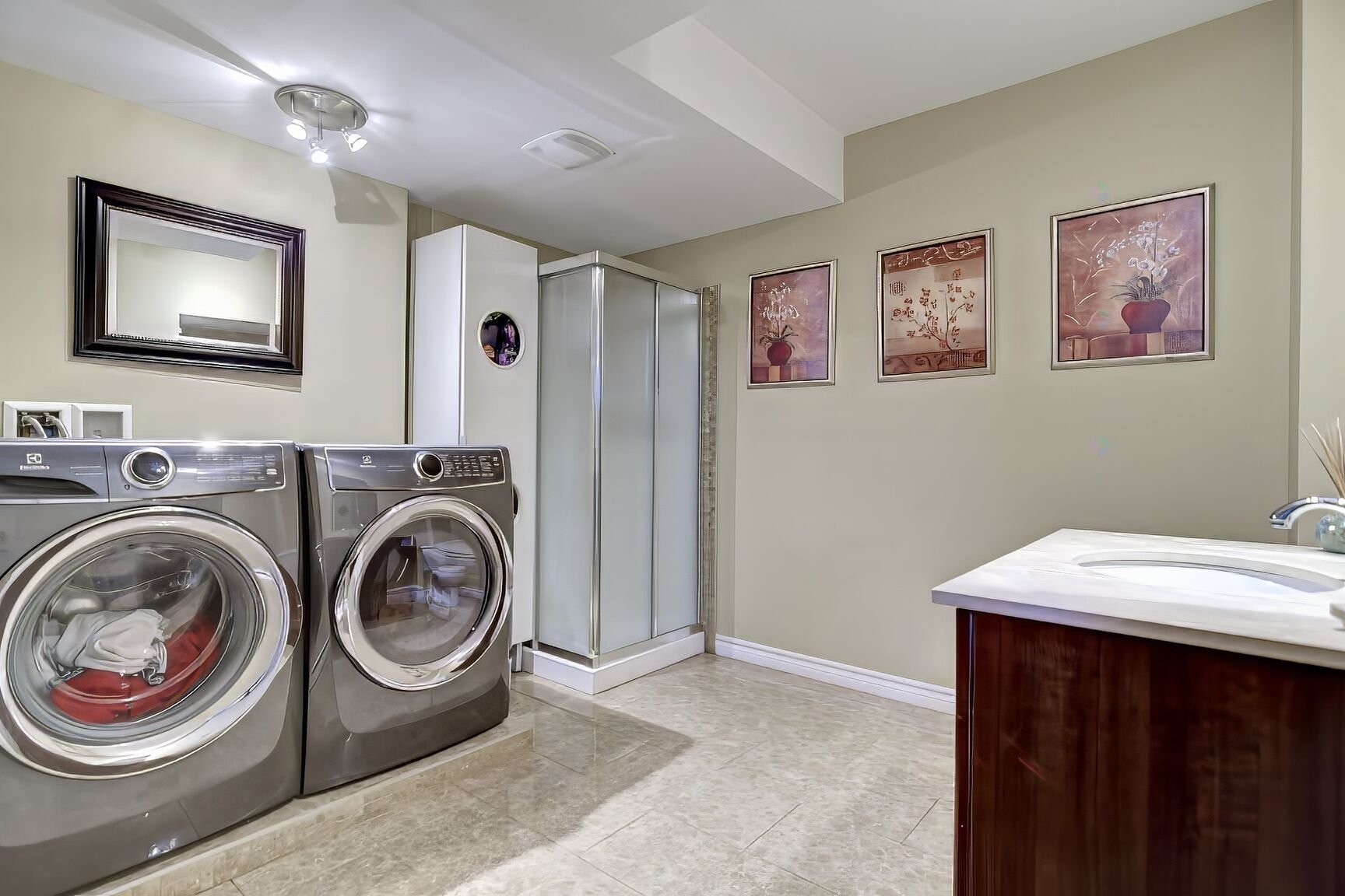 









8821


Place Rhoda

,
Brossard,




QC
J4X0A5

