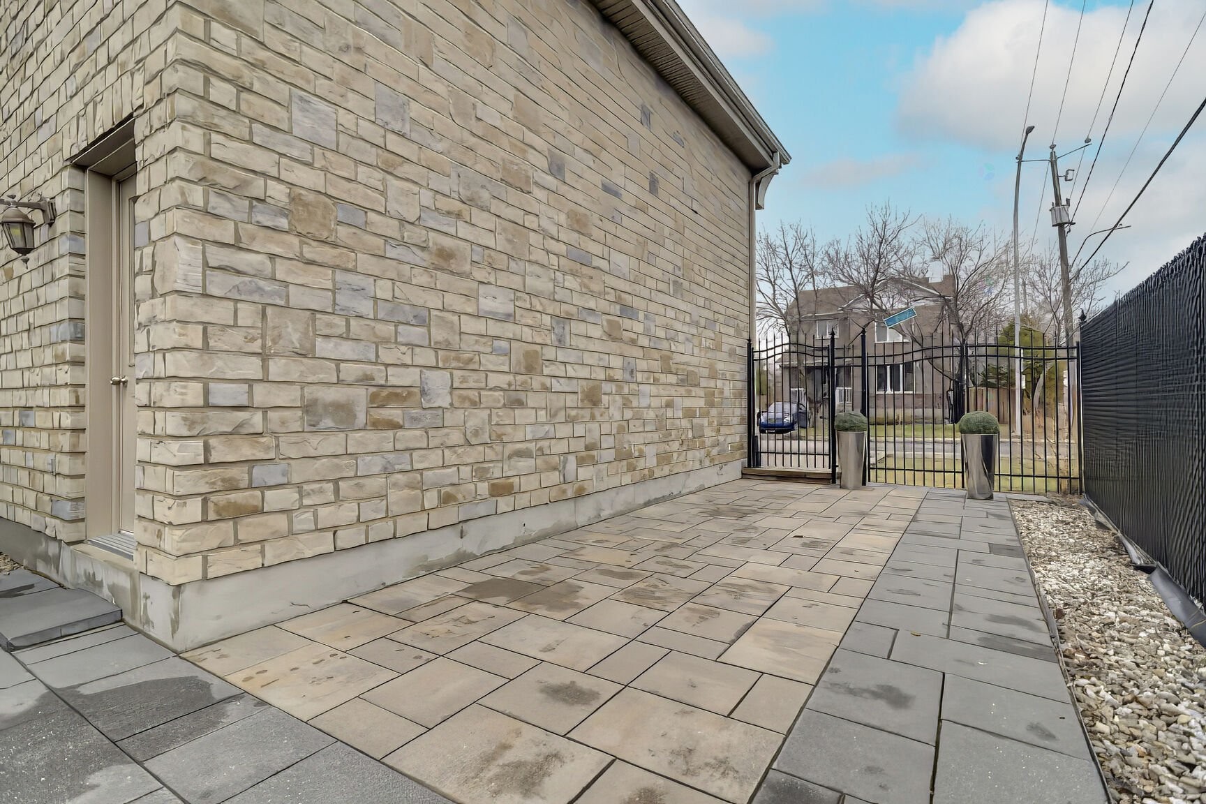 









8821


Place Rhoda

,
Brossard,




QC
J4X0A5

