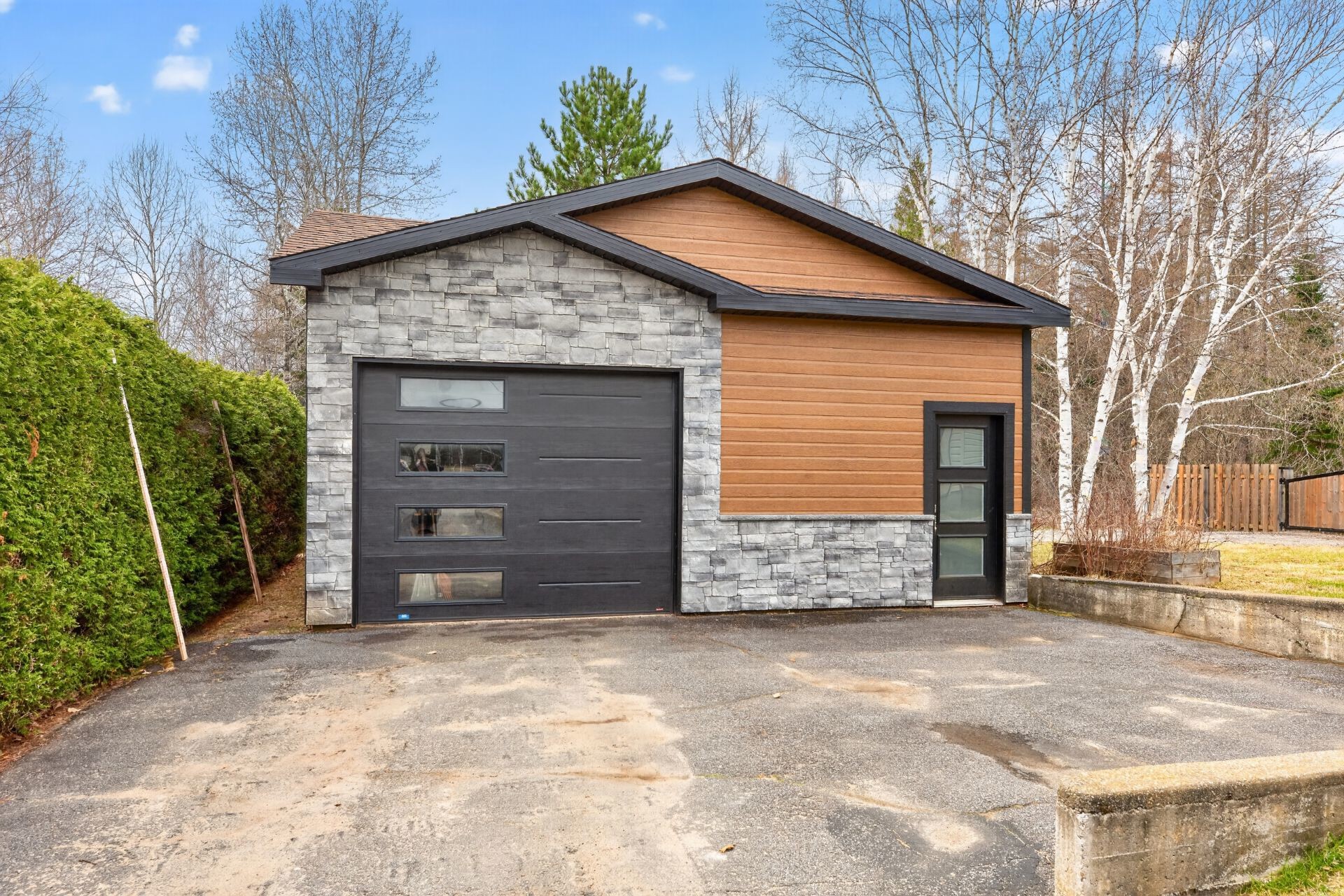 









411


Rue St-Michel

,
Saint-Michel-des-Saints,




QC
J0K3B0

