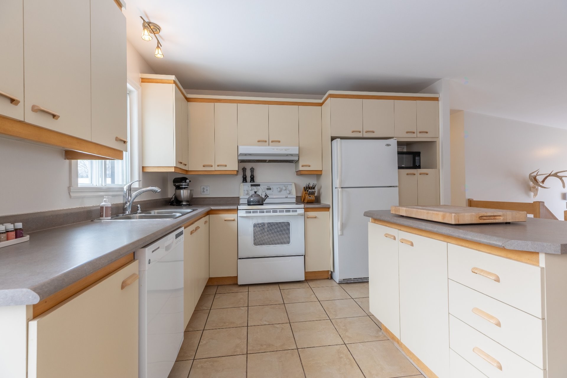 









411


Rue St-Michel

,
Saint-Michel-des-Saints,




QC
J0K3B0

