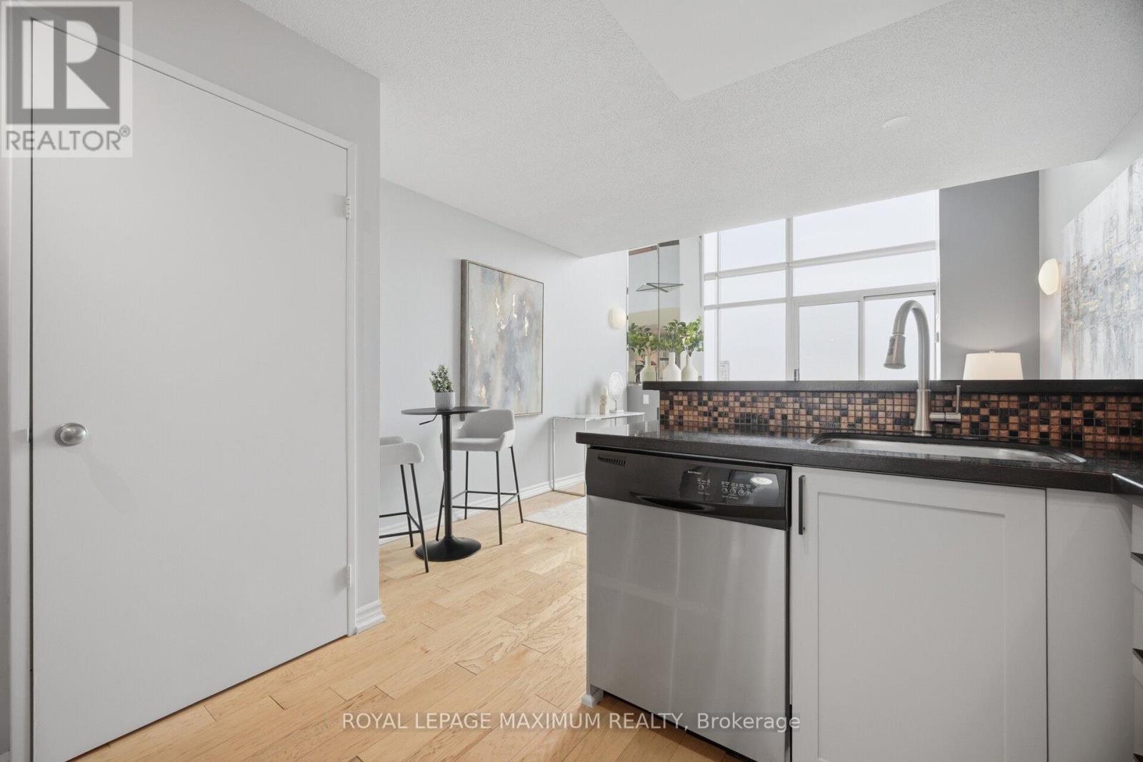 












508 - 200 MANITOBA STREET

,
Toronto,




Ontario
M8Y3Y9

