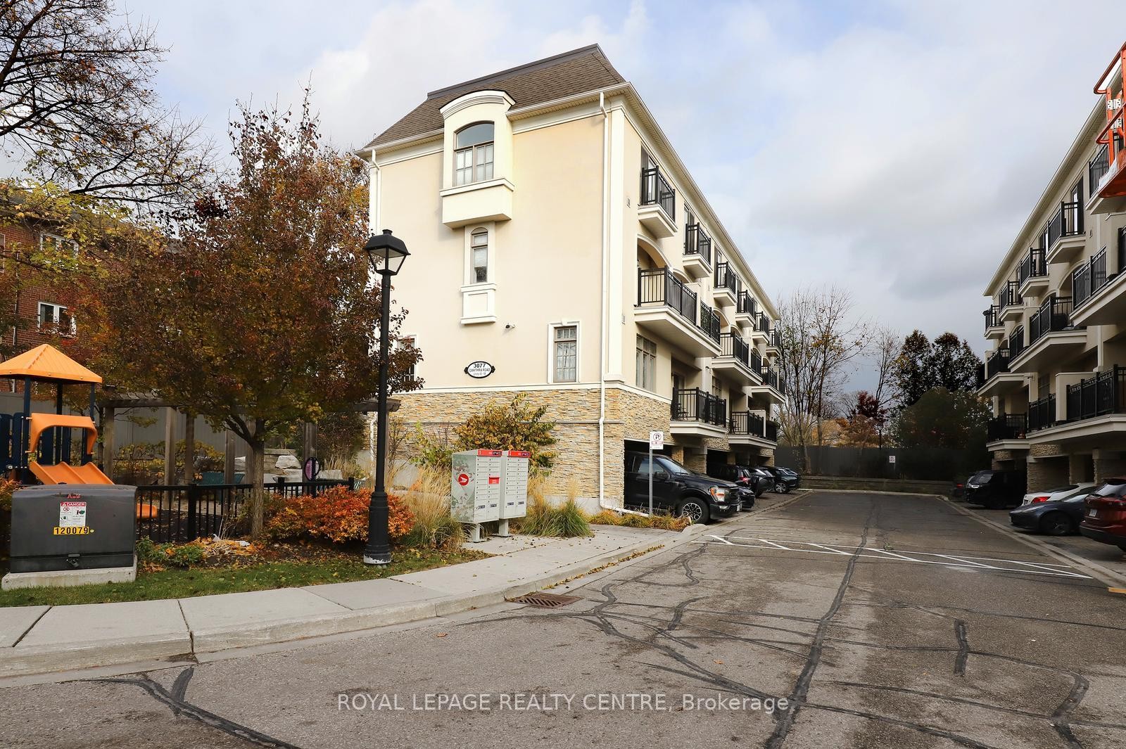 









3077


Cawthra

Road, 10,
Mississauga,




ON
L5A 2X4

