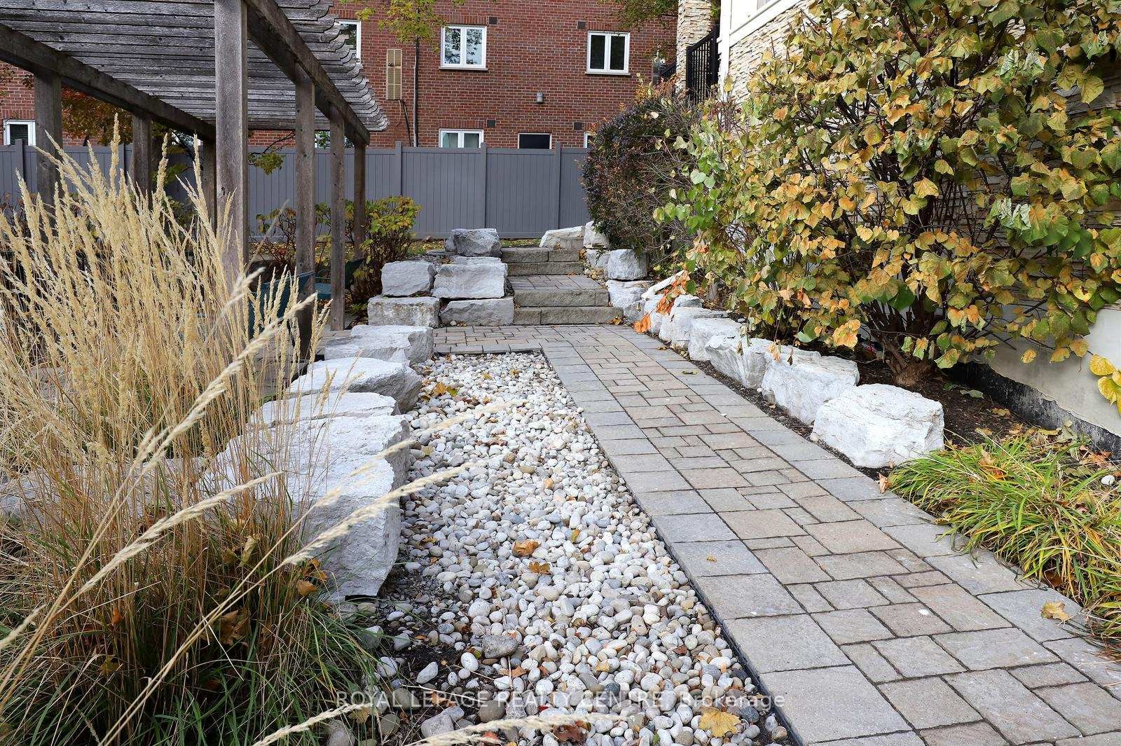 









3077


Cawthra

Road, 10,
Mississauga,




ON
L5A 2X4


