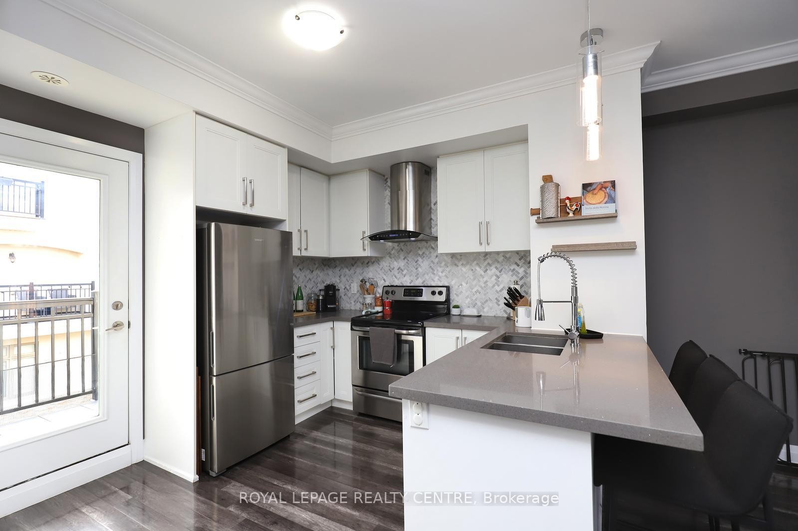 









3077


Cawthra

Road, 10,
Mississauga,




ON
L5A 2X4

