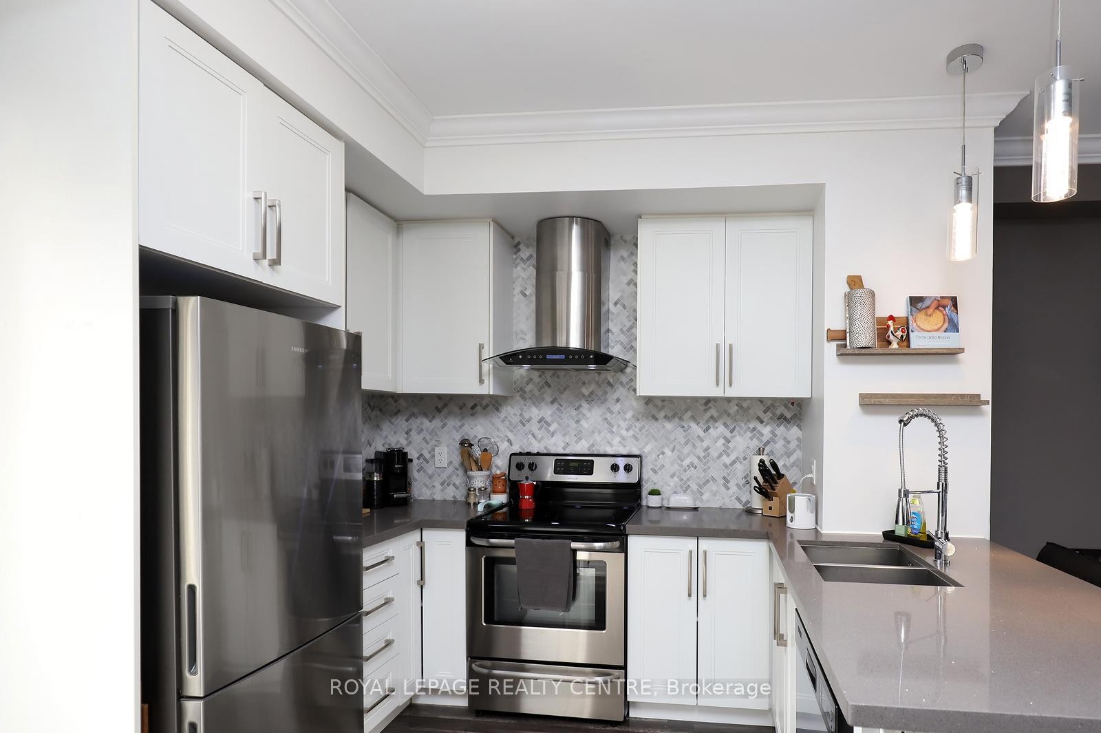 









3077


Cawthra

Road, 10,
Mississauga,




ON
L5A 2X4


