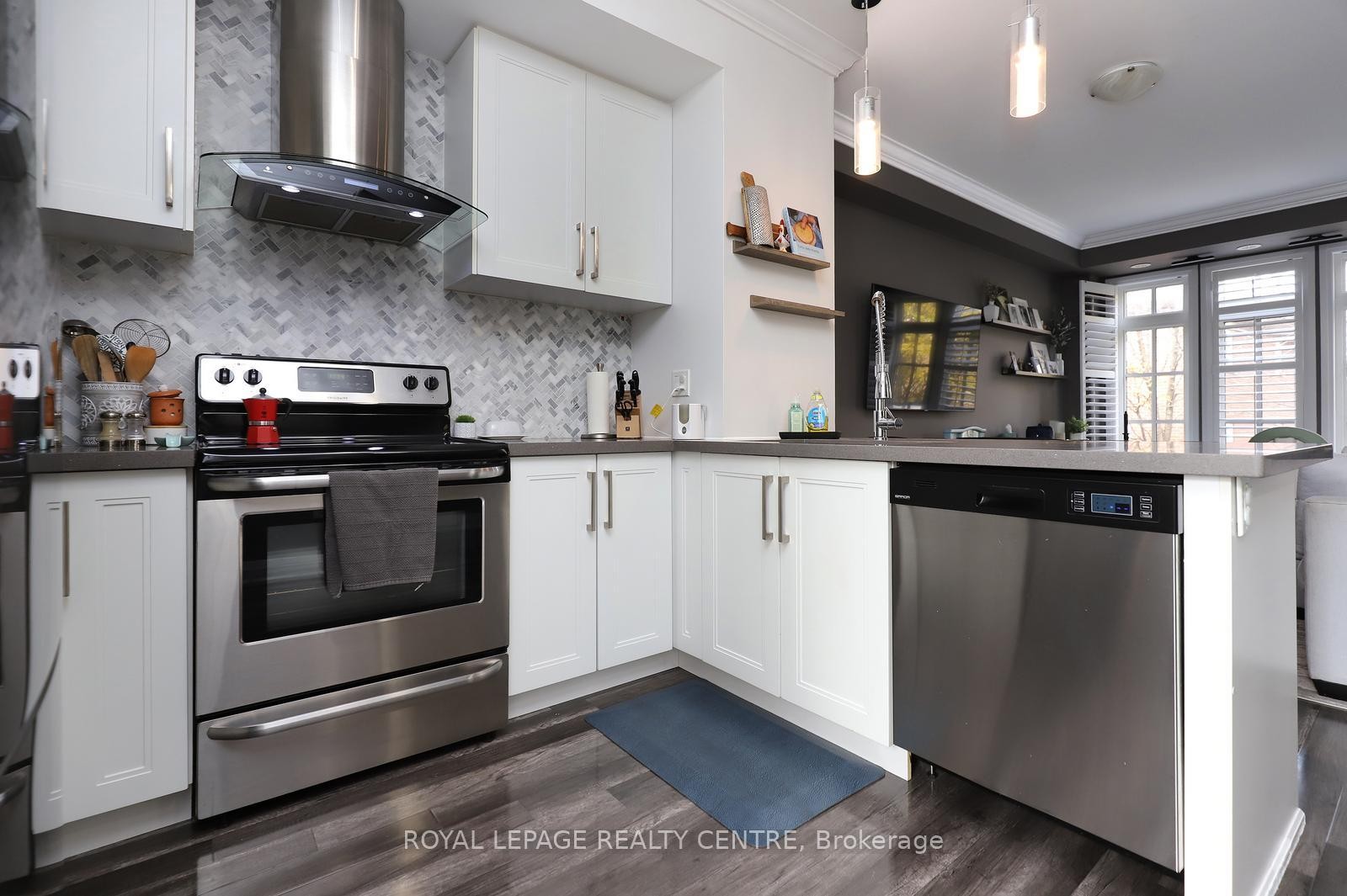 









3077


Cawthra

Road, 10,
Mississauga,




ON
L5A 2X4


