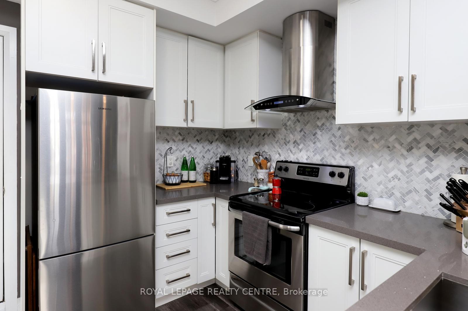 









3077


Cawthra

Road, 10,
Mississauga,




ON
L5A 2X4

